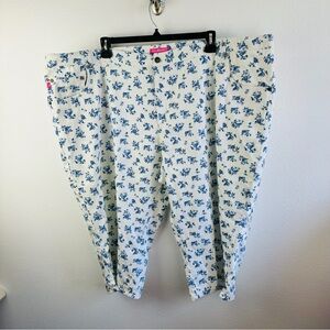 Woman Within White Blue‎ Floral Pattern Capri Jeans Size 32W